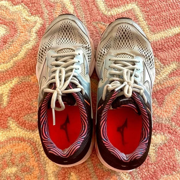 Women’s Mizuno Wave Inspire 15 Series. - Picture 2 of 5